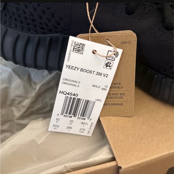 Yeezy Boost 350 V2 | Size 10.5M US | Onyx (black) | NWT Made By Adidas - Picture 5 of 6